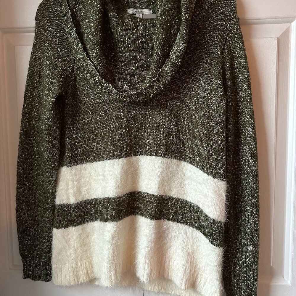 Green/white sweater with cowl neck